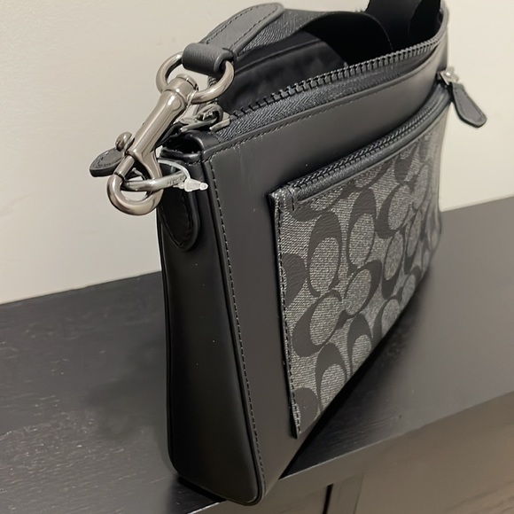 Coach Holden crossbody bag in signature canvas - Picture 4 of 6